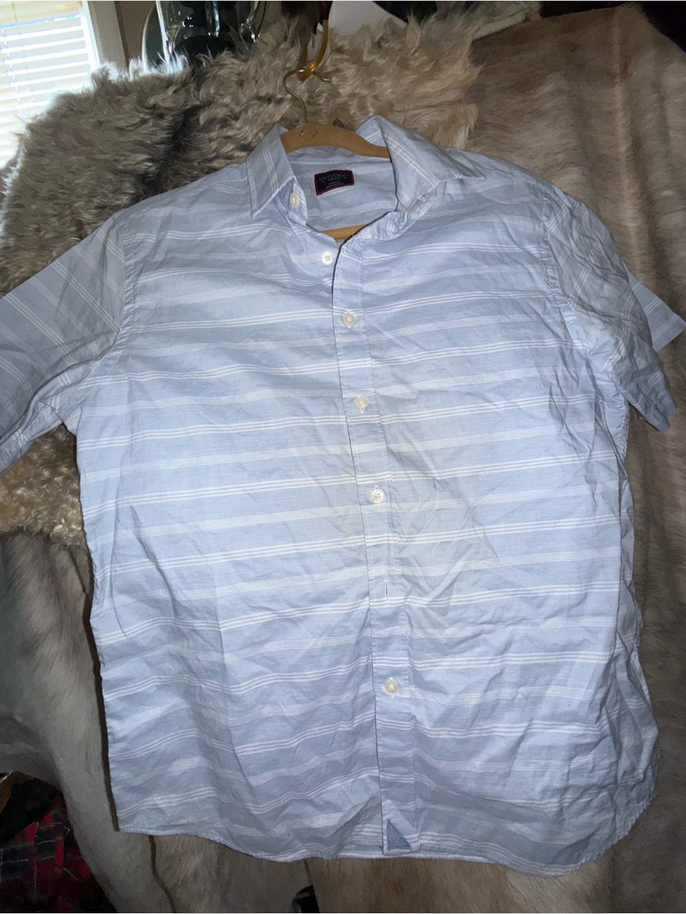 UNTUCKit Men’s Medium Blue White Stripe Short Sleeve Button Down Shirt Cotton